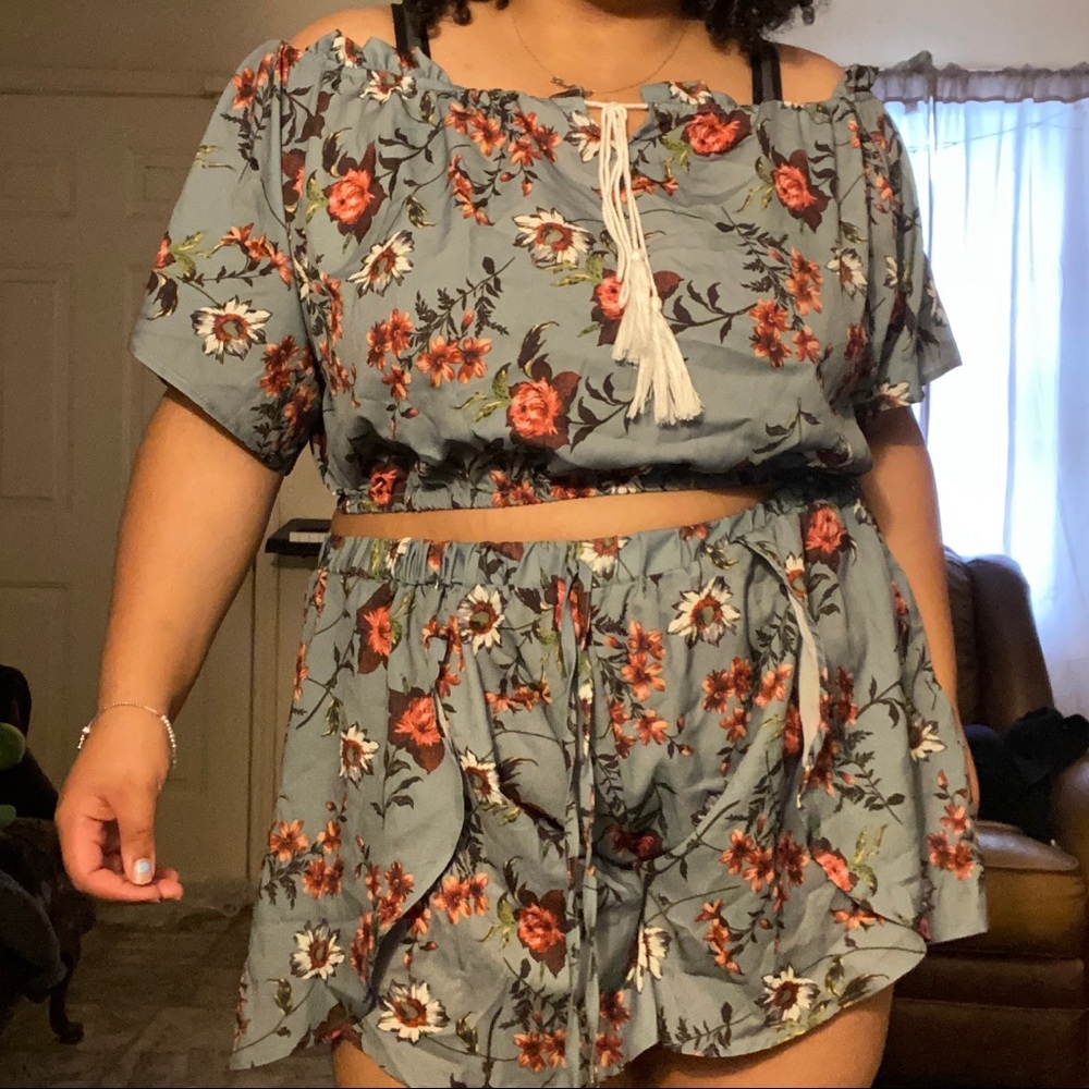 Plus Floral Print Drawstring Blouse with Shorts